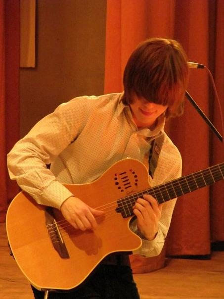 Московский гитарист Никиты Болдырев на концерте в Минске